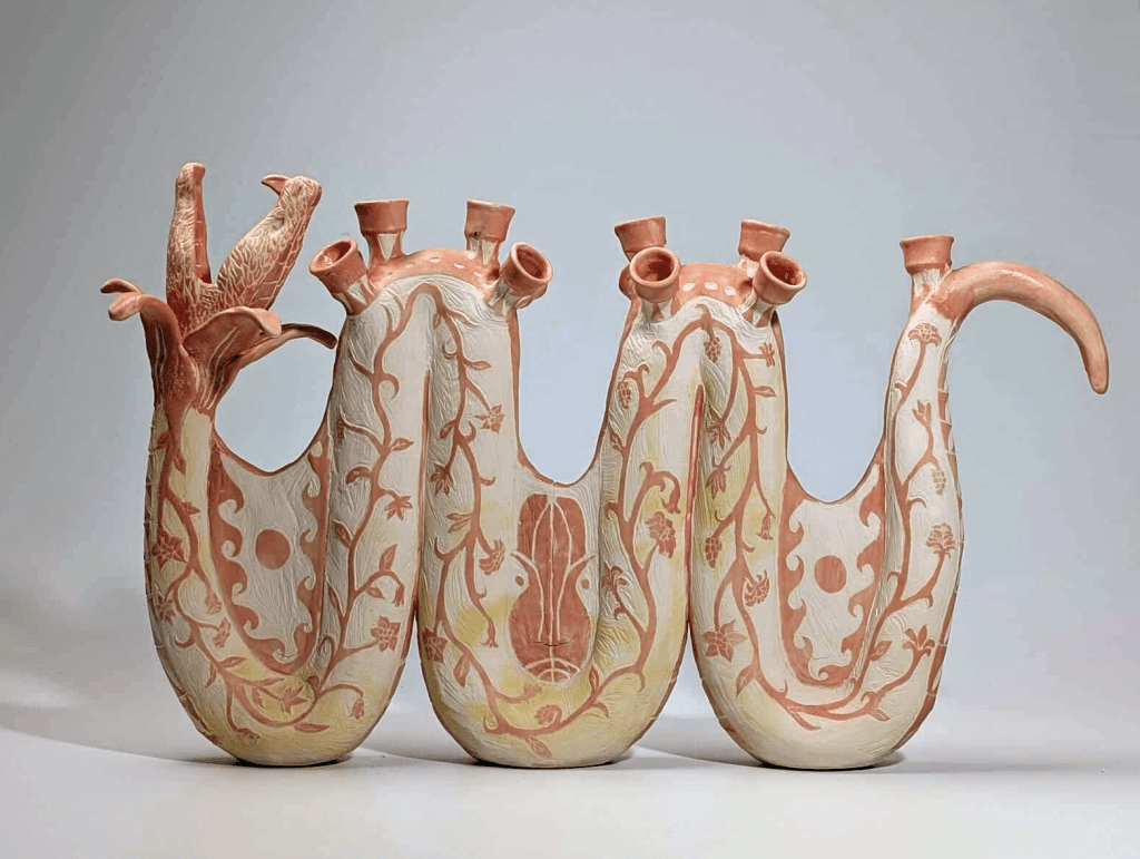 Loutfithi Tulipiere - Side View 2