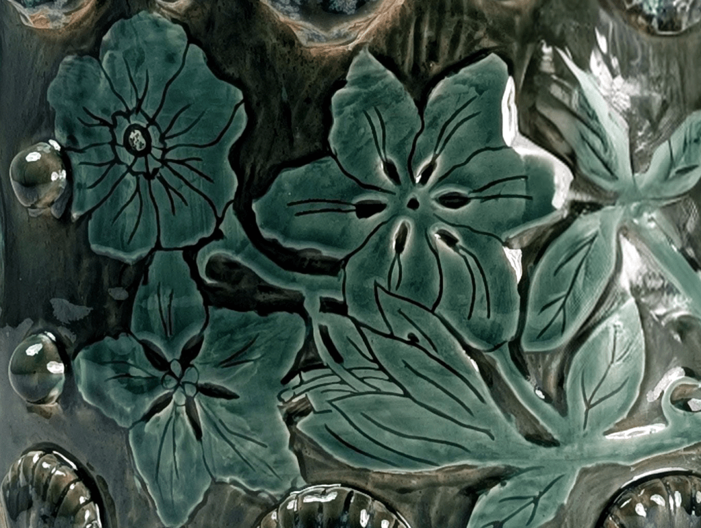 Goblinic Stool - Detail 1